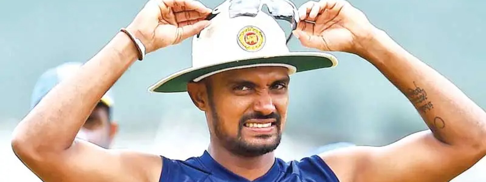 ධනුෂ්ට ගුණතිලකට ක්‍රිකට් තහනමක්